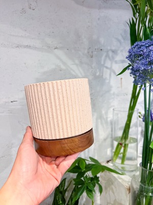 木の受け皿の縦線の植木鉢　4.5号