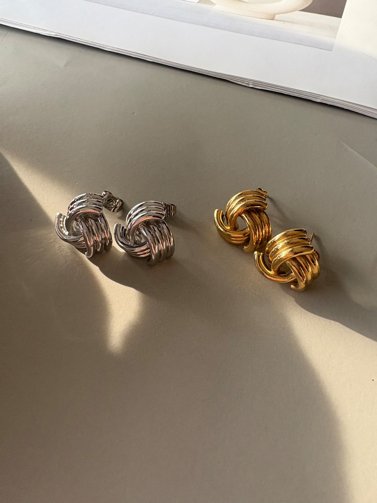 ループスワールピアス