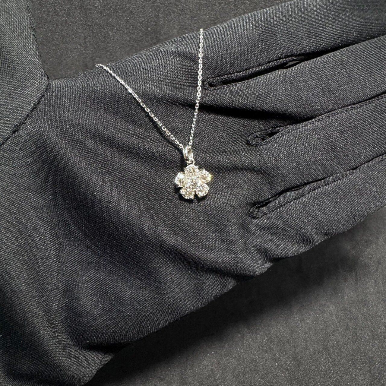 鑑別カード付】Pt850/950 0.88ct H&C ダイヤモンド フラワー