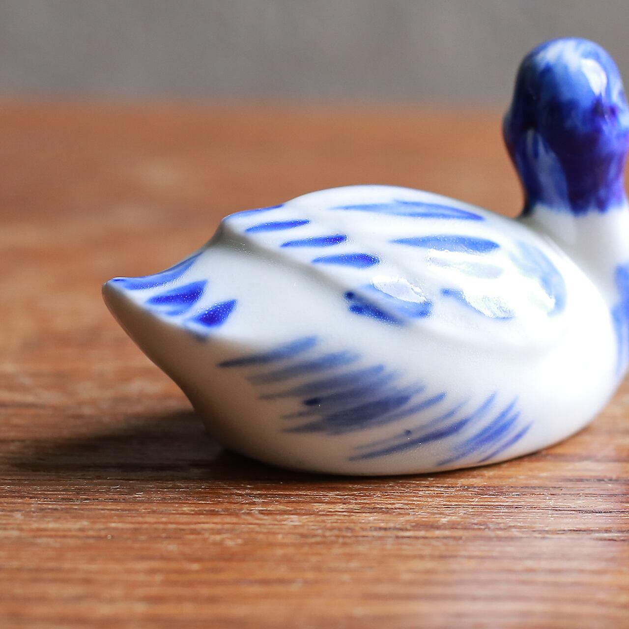 青と白のコントラストが美しい、磁器のアヒル 2 | 木と、輝と。| 一点