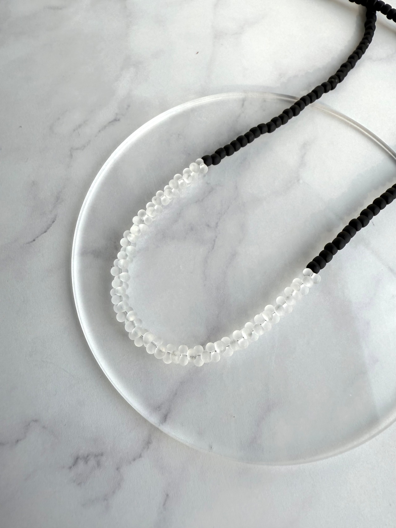 マットクリアガラスビーズネックレス