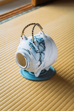 【新着】北川和喜 蚊遣り豚1【高さ20cm 横幅12cm】夏のお供に実用性のあるオブジェ