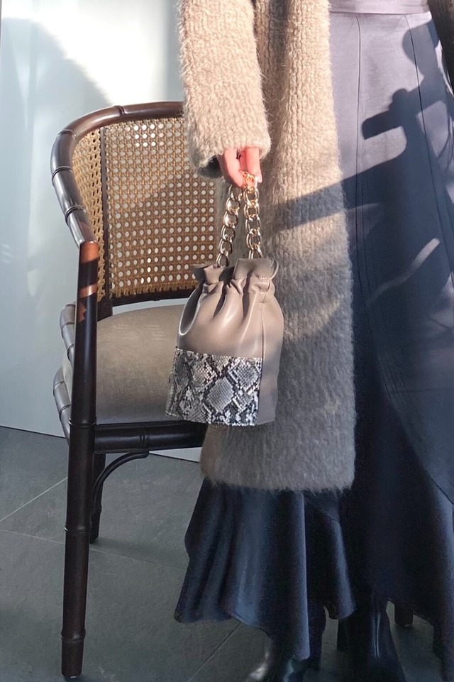 Chain drawstring bag　GREIGE