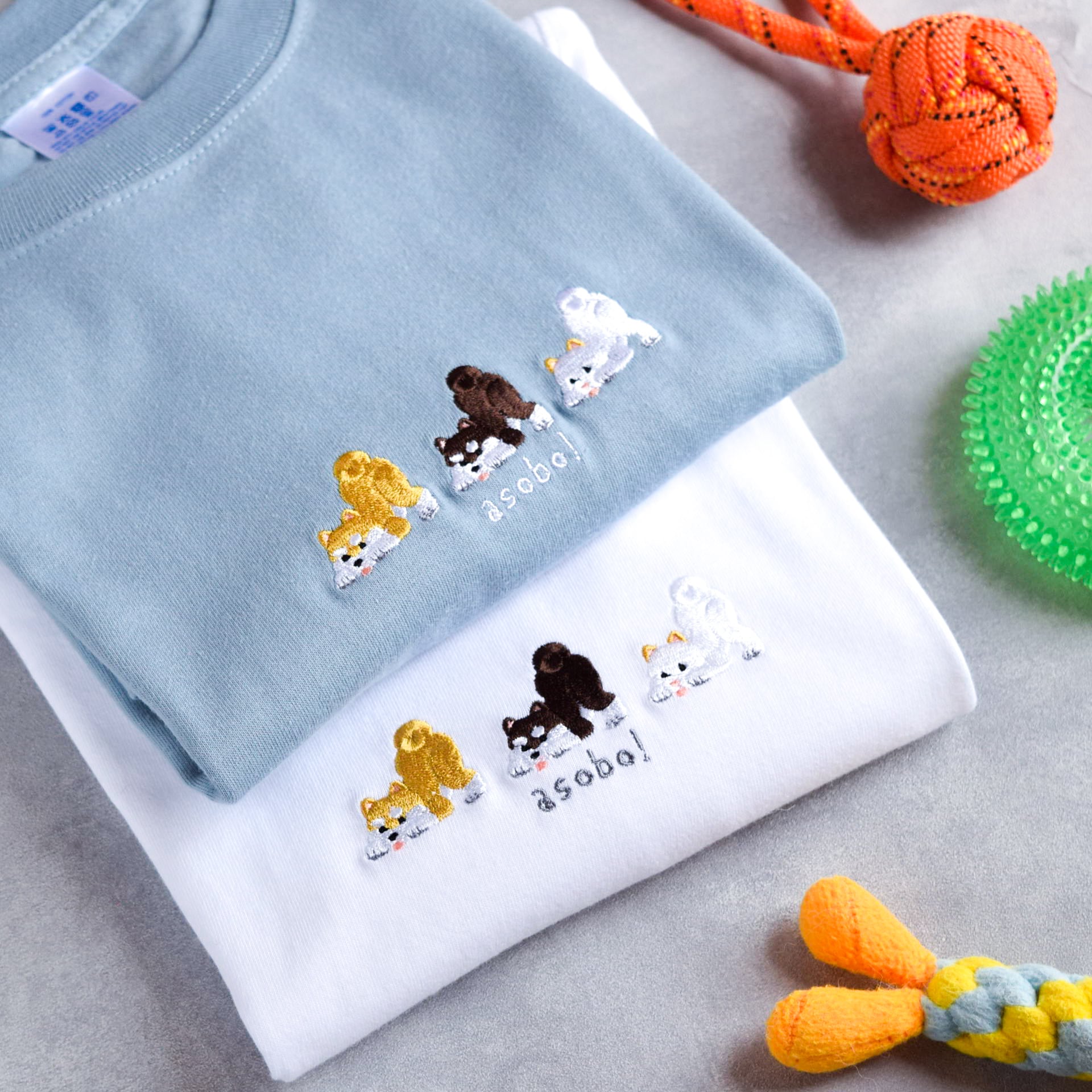 遊ぼ!柴犬トリオ刺繍Tシャツ【選べる4色】うちの子 メンズ レディースキッズ 半袖 コットン 誕生日 名入れ 夏