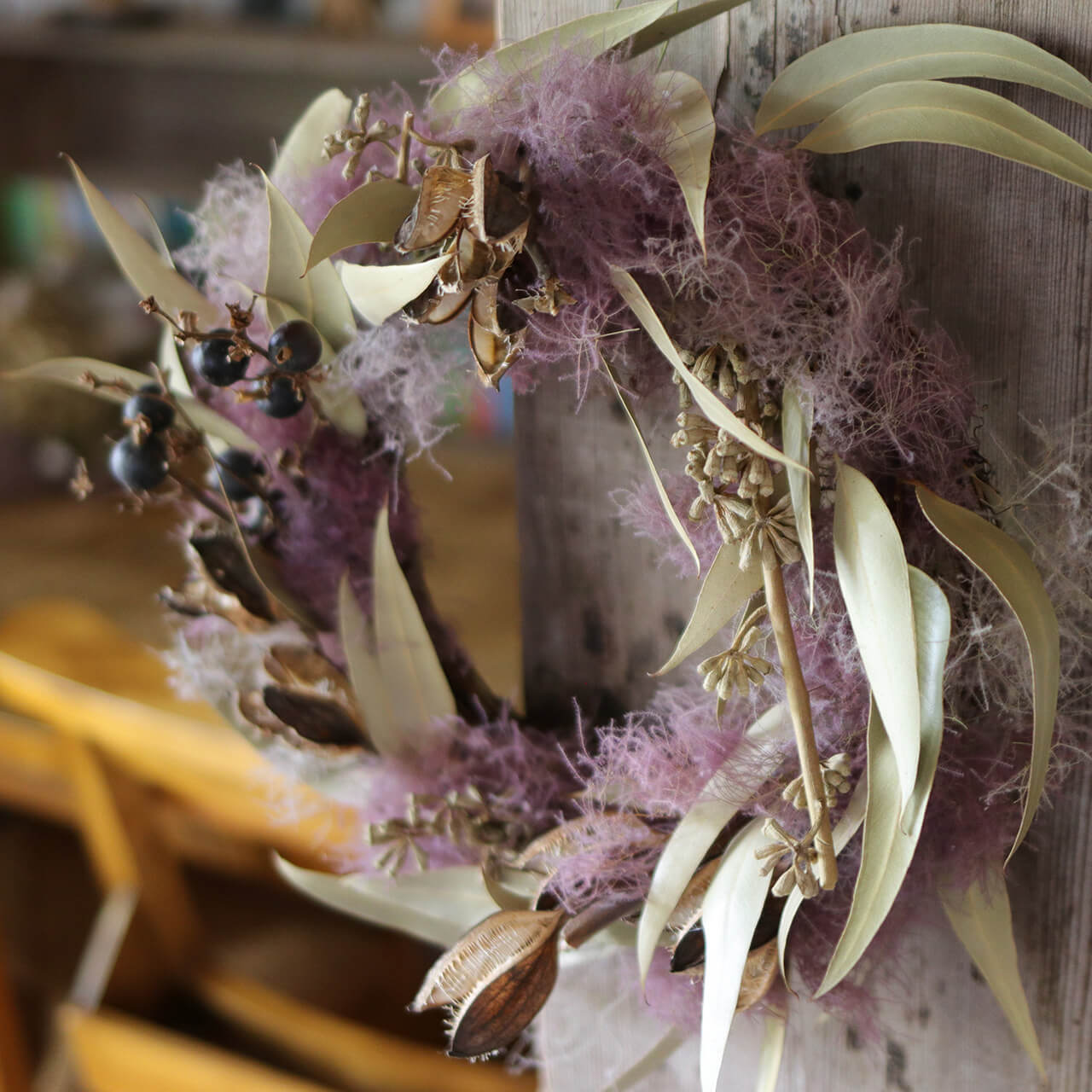 スモークツリーと青いお花のドライフラワーリース スモークツリーと青いお花のドライフラワーリース