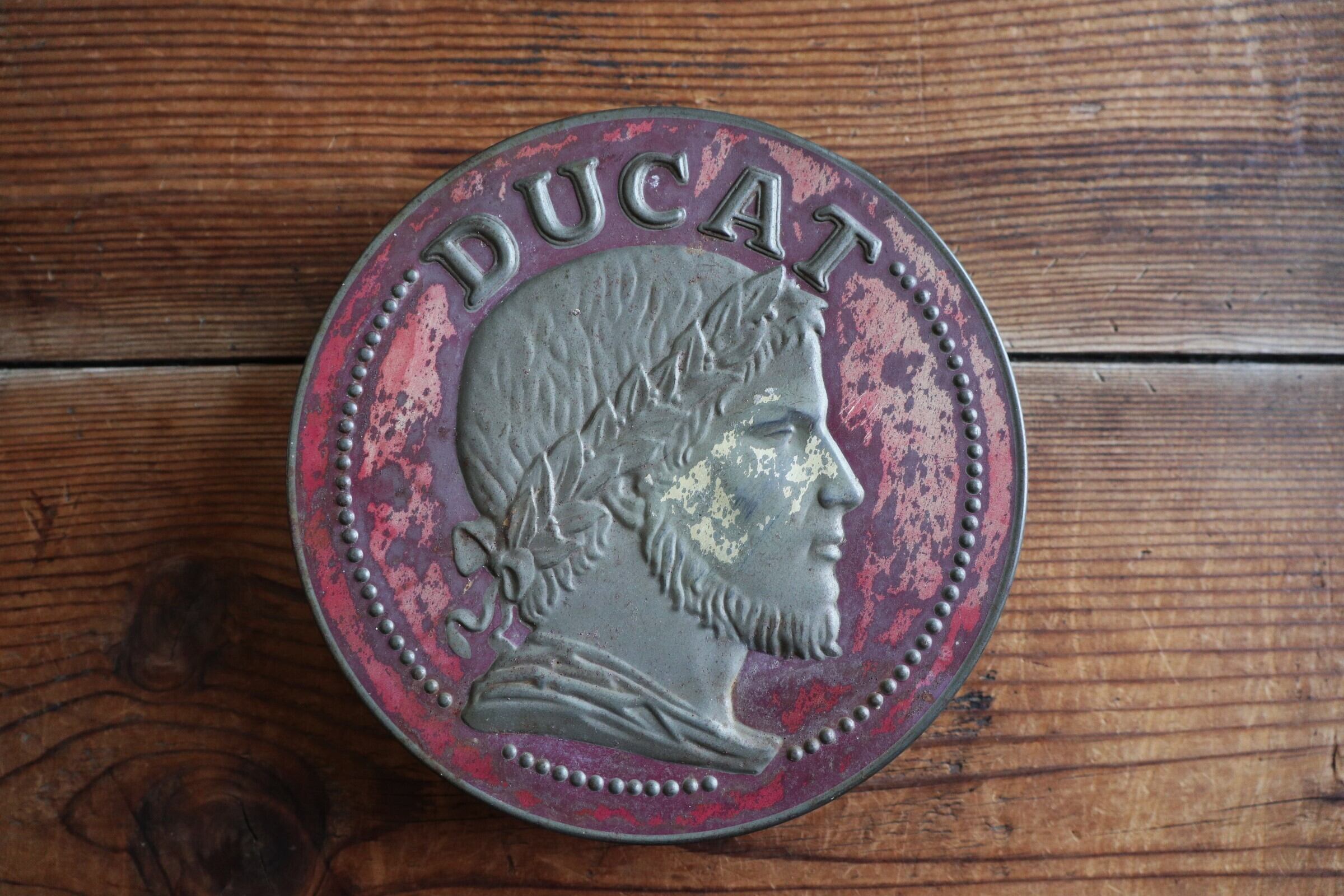 France DUCAT古のキャンディー缶