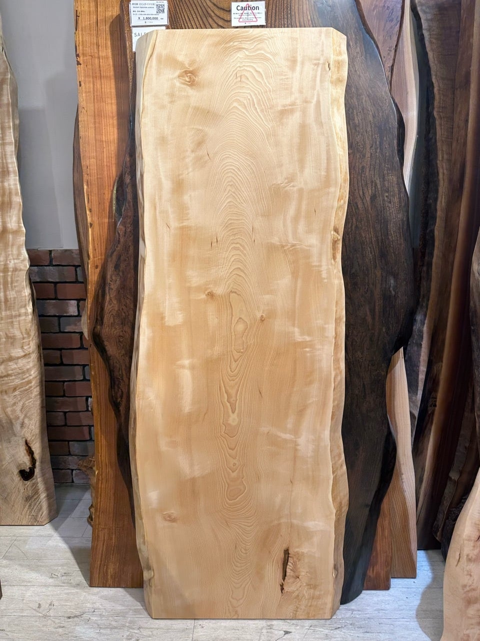 栃（トチ） 一枚板 | 千年家具 - 一枚板 テーブル専門店