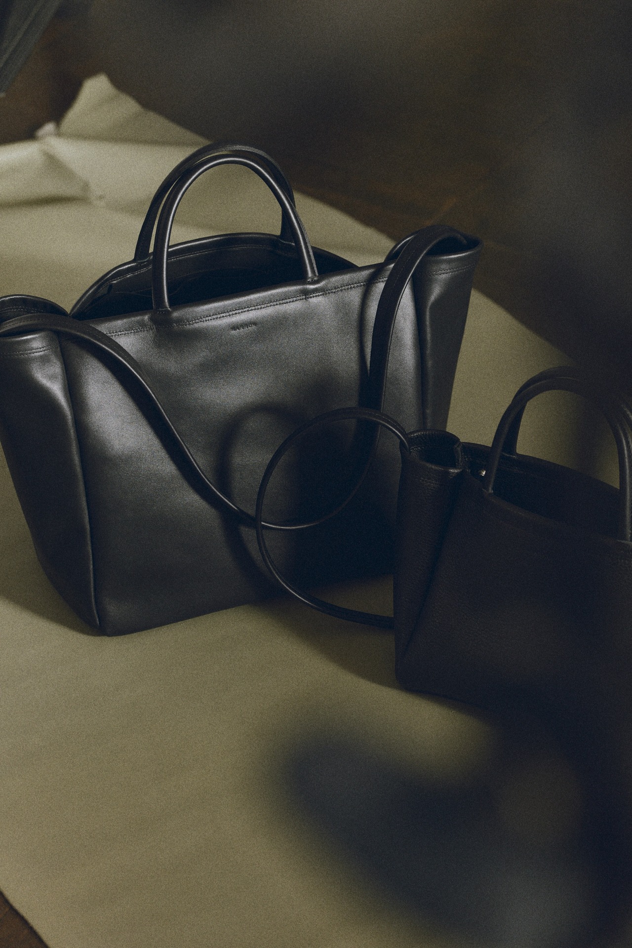 MARROW/MA-AC6308 NAPA HANDLE TOTE BLACK