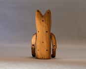 何とも言えない表情をした、猫の人形