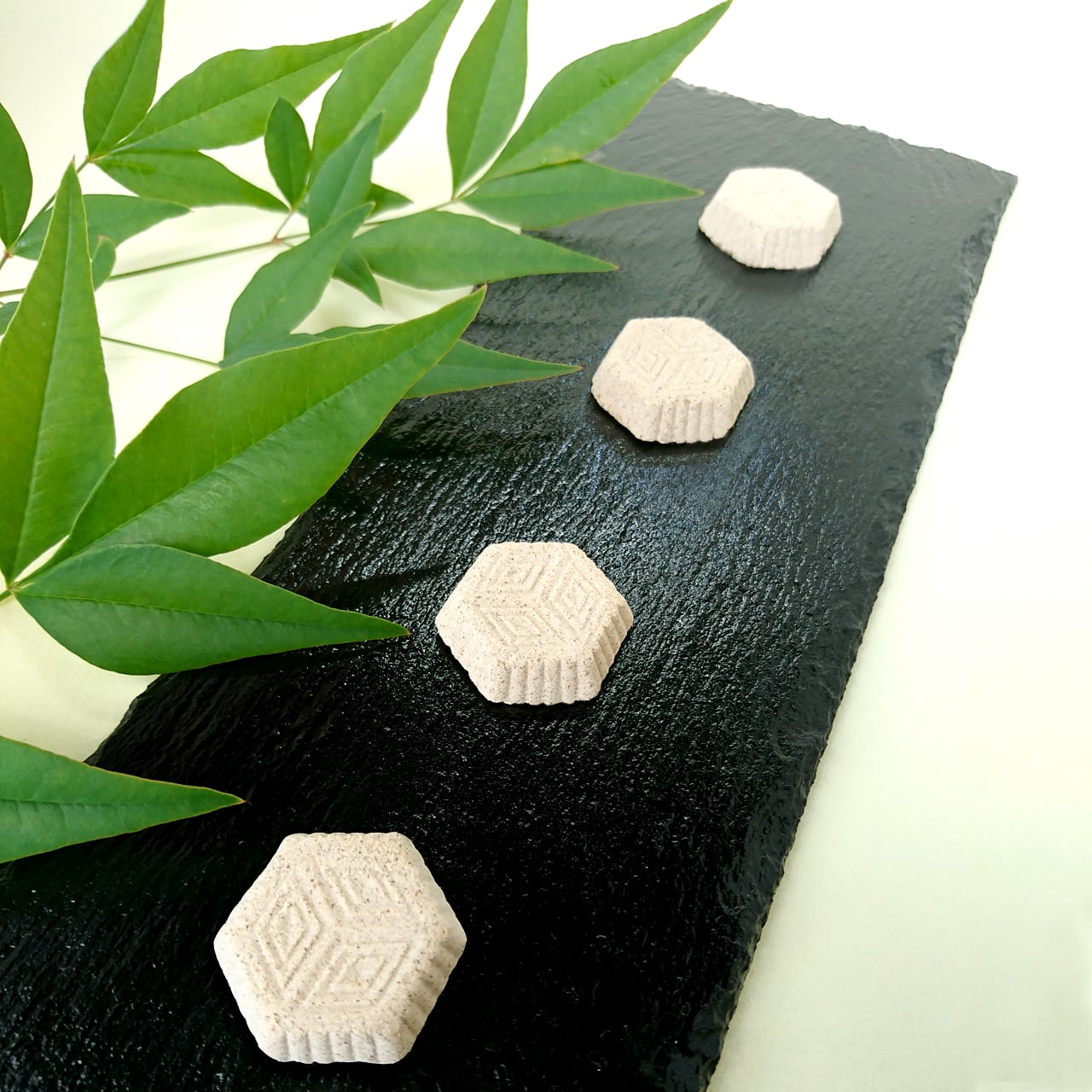 雅〈中〉麦落雁（和三盆入り）16個入　羊羹　2棹