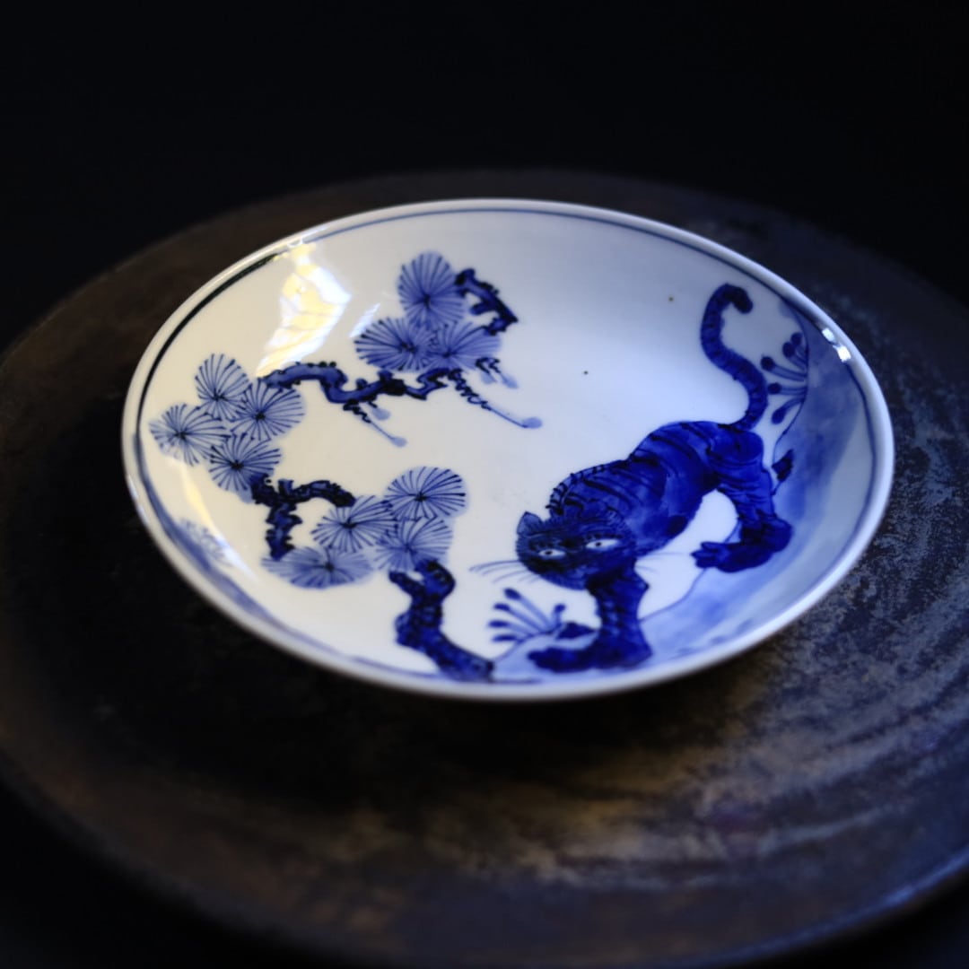 AS 加藤幸治 染付虎文6寸皿 | 芦屋貴兆陶家 online shop
