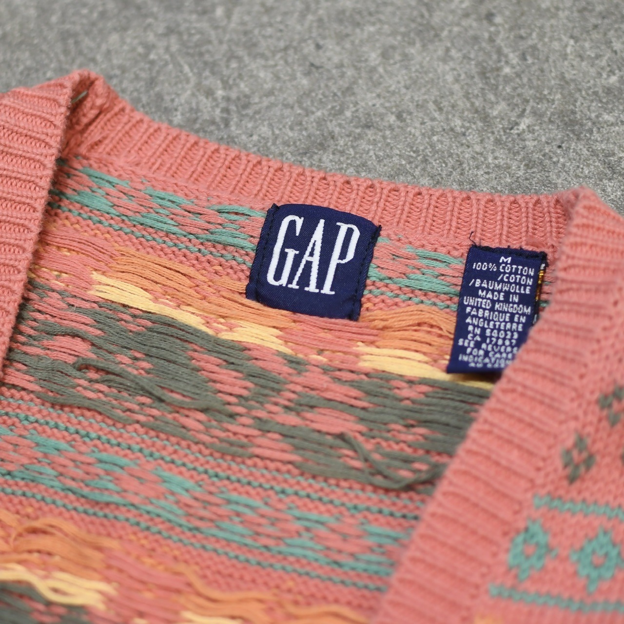 GAP flower pattern knitvest