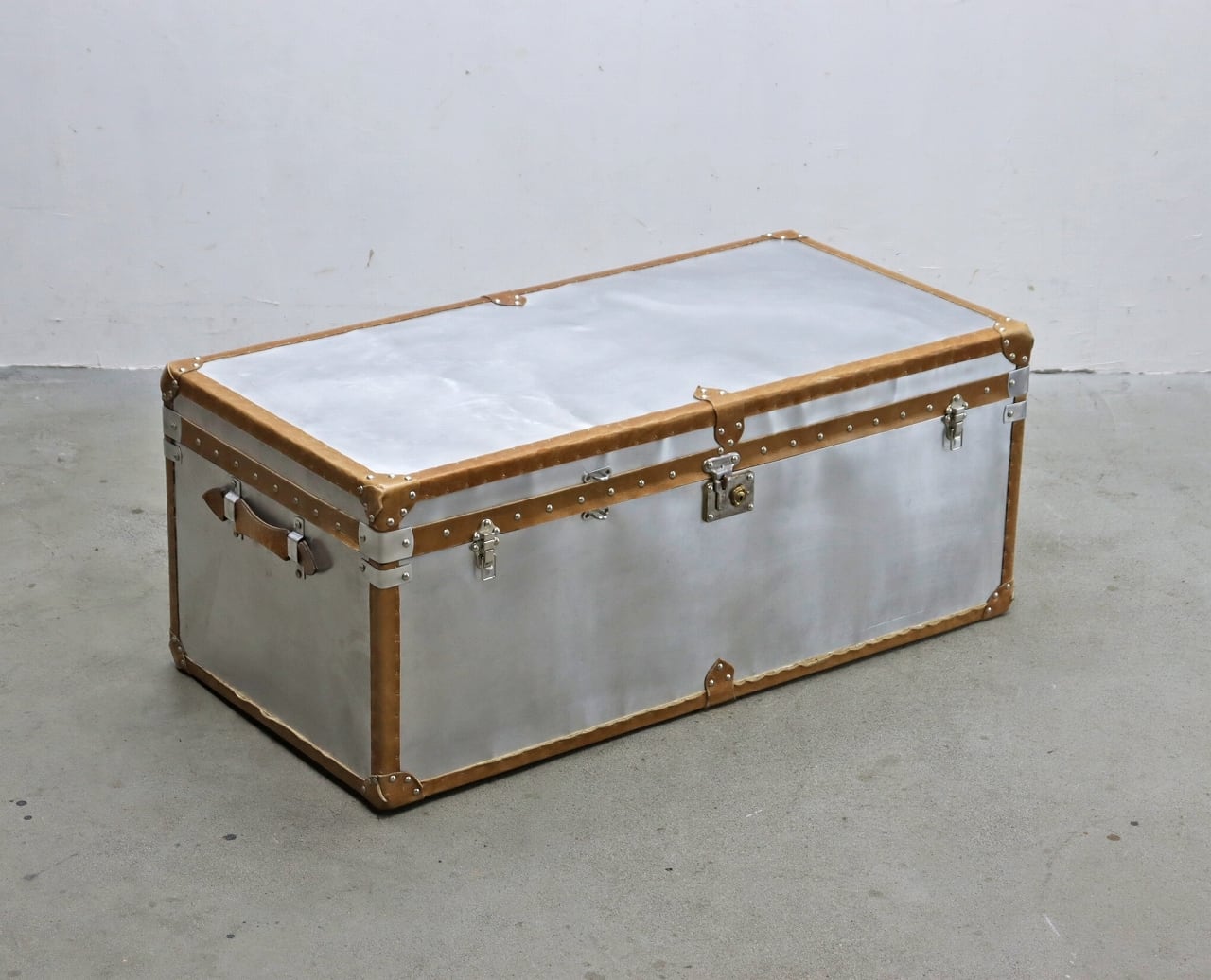 ヴィンテージ アルミ 本革 トランク ボックス 収納 衣装ケース センターテーブル RDK04001