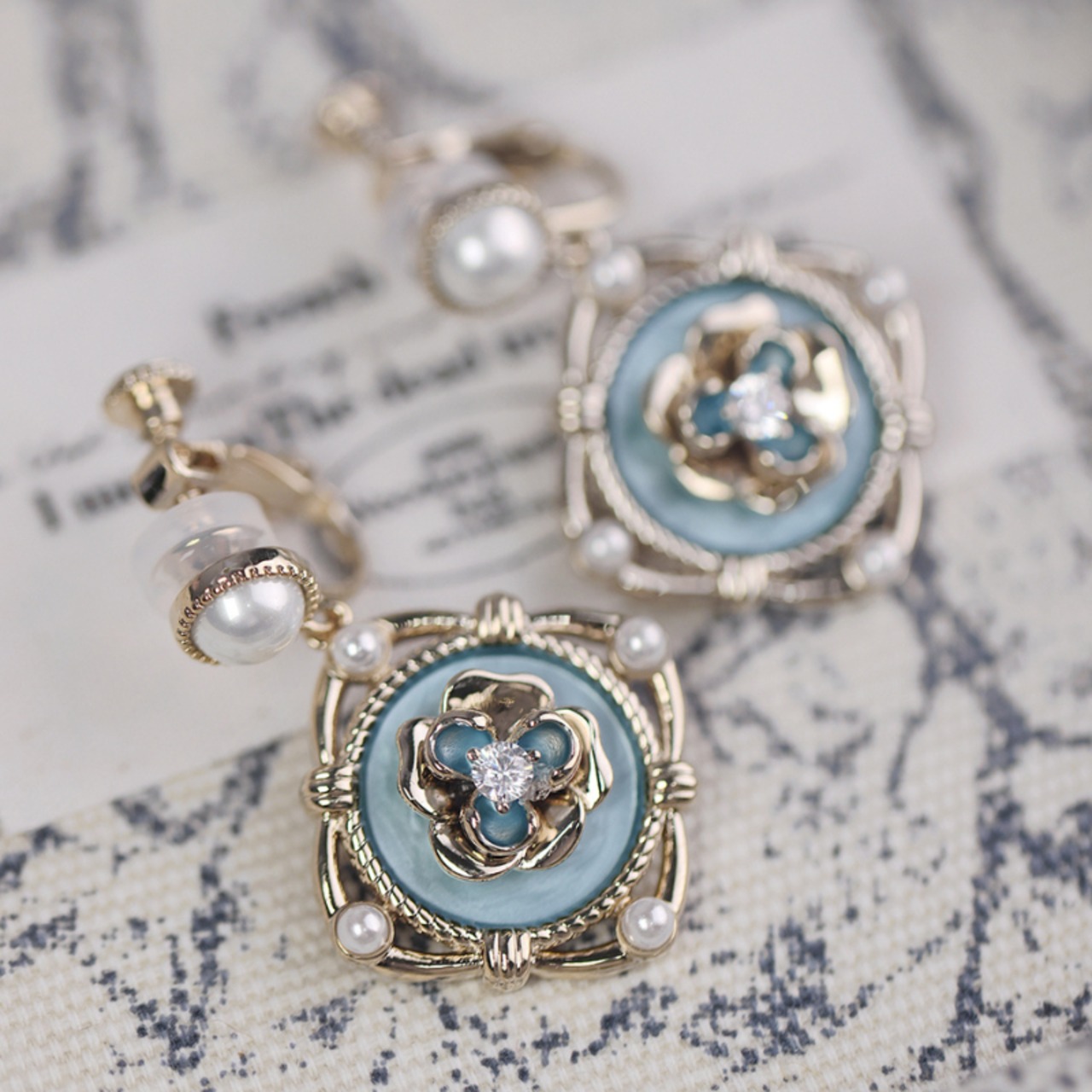 レトロなフラワーモチーフイヤーアクセサリー A10267