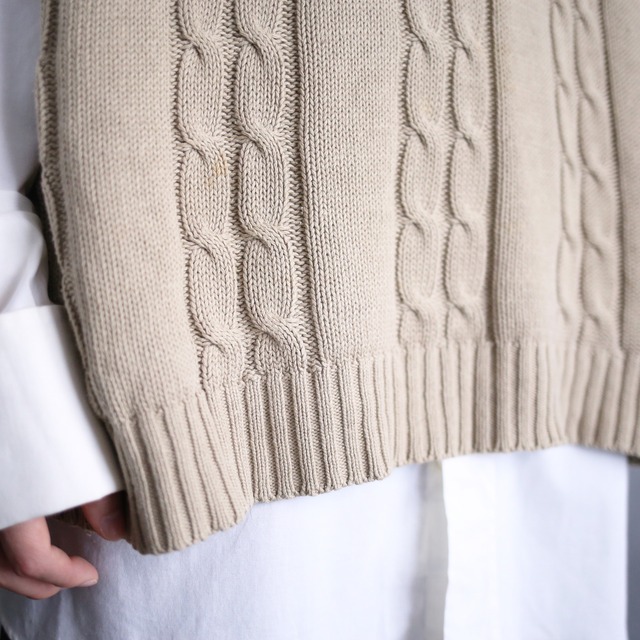 rib line design cable knit vest