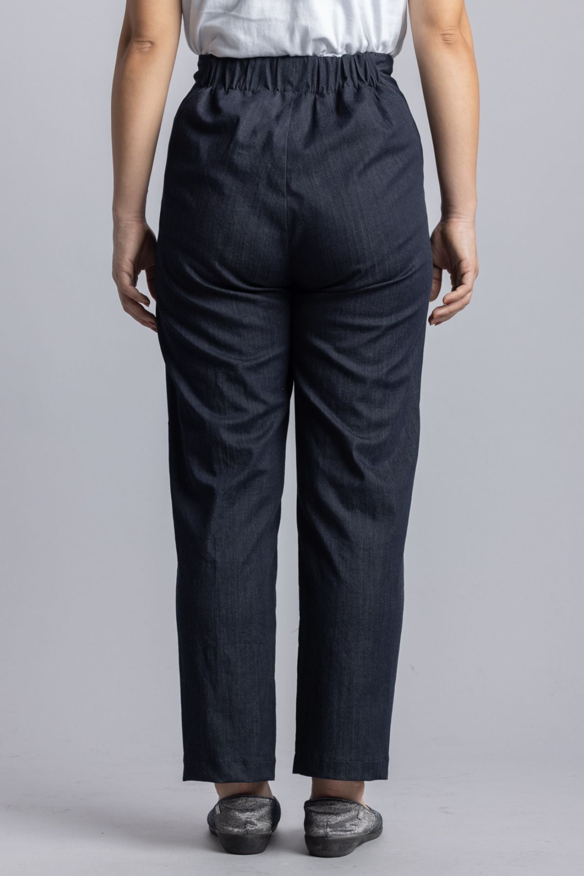 シルクデニム】スリットヘムピンタックパンツ | 青木被服 公式