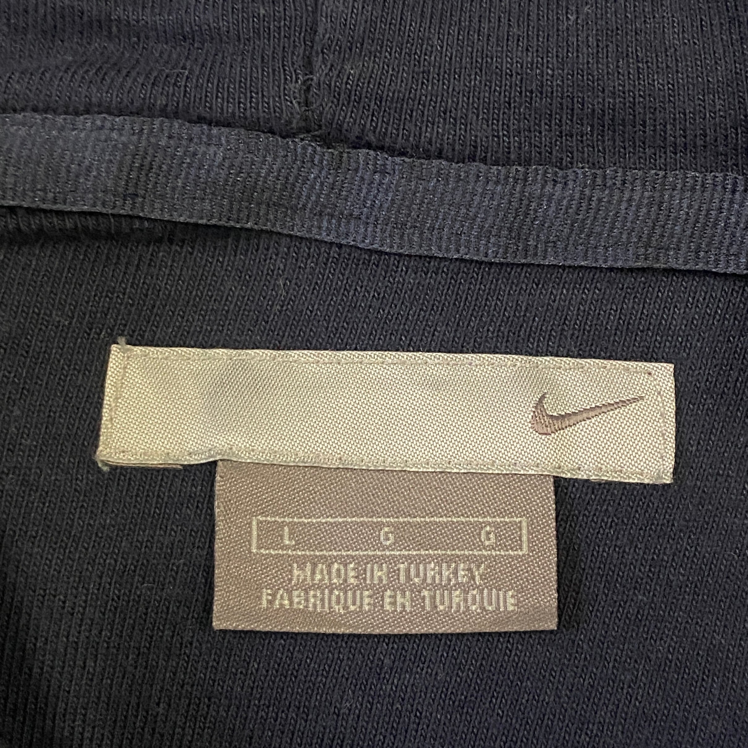 NIKE ナイキ スモールスウォッシュ ワンポイントロゴ刺繍 プルオーバー