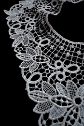 Guipure lace bib collar