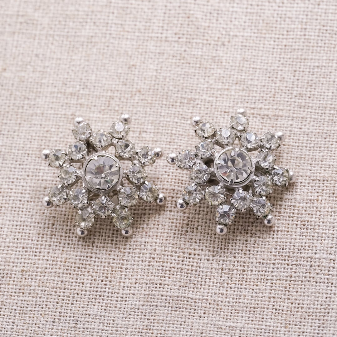 Christmas Marche 2025: 18 snowflake motif rhinestone earrings