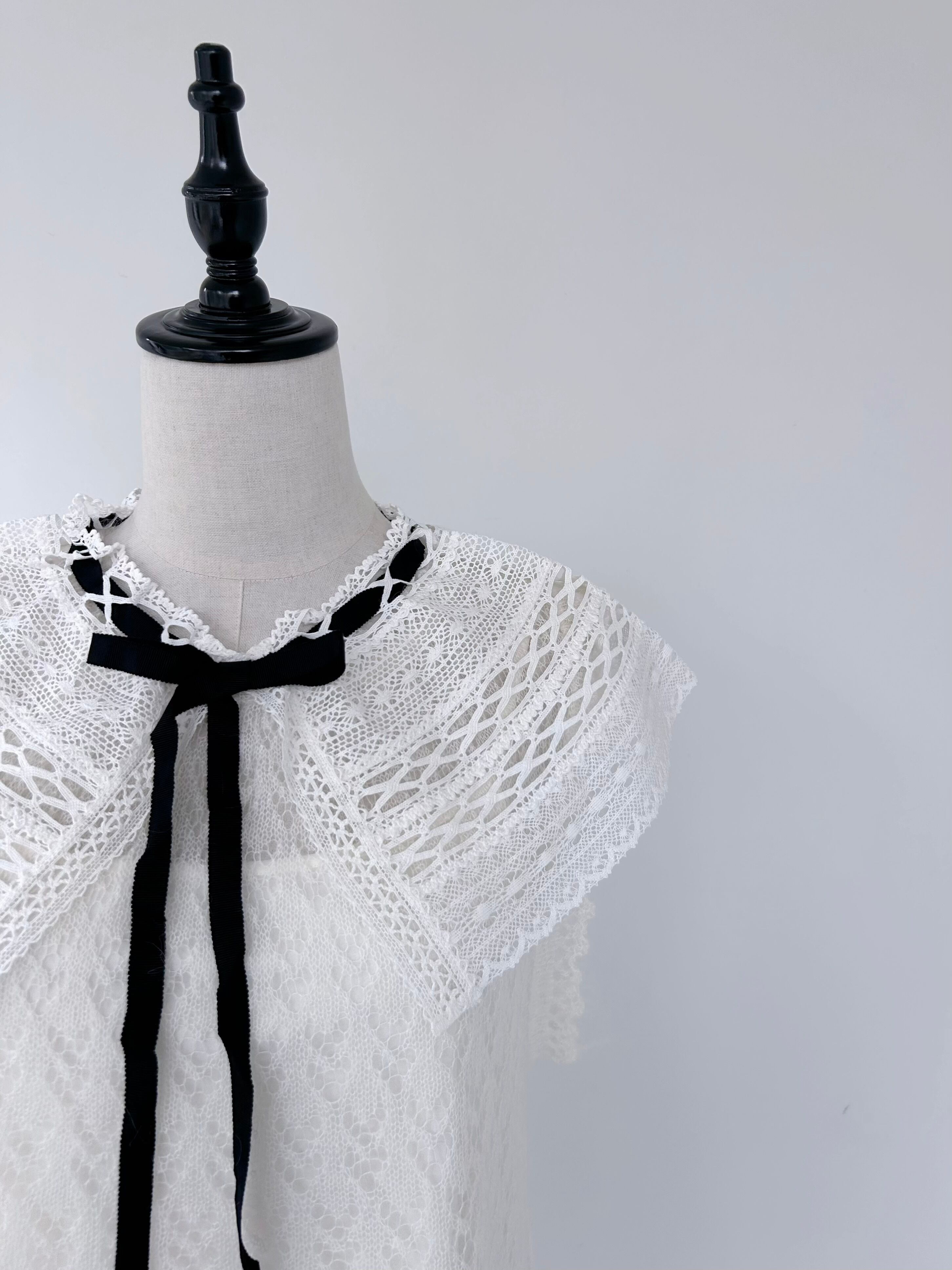 MUVEIL - MUVEILミュベール★花柄レースアップ プルオーバーブラウス カットオフデニム MUVEILミュベール☆花柄レースアップ プルオーバーブラウス