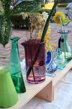 すらっとしたグリーンの花瓶