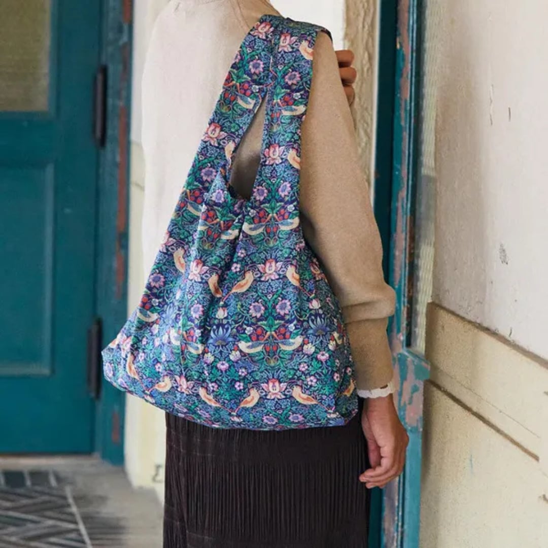【KIND BAG】Strawberry Thief（いちご泥棒）/ William Morris｜ミディアムサイズ