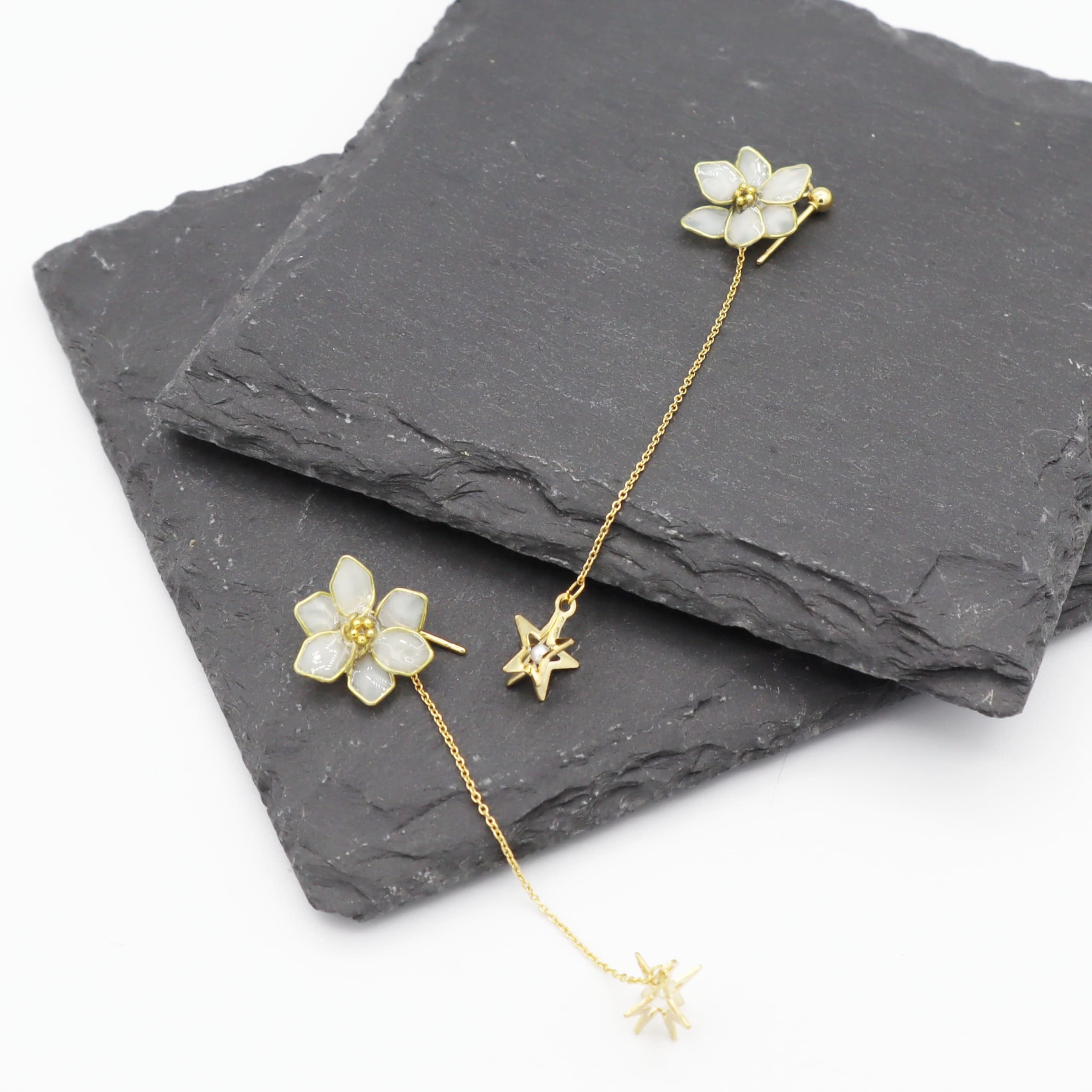 star flowerピアス（white）