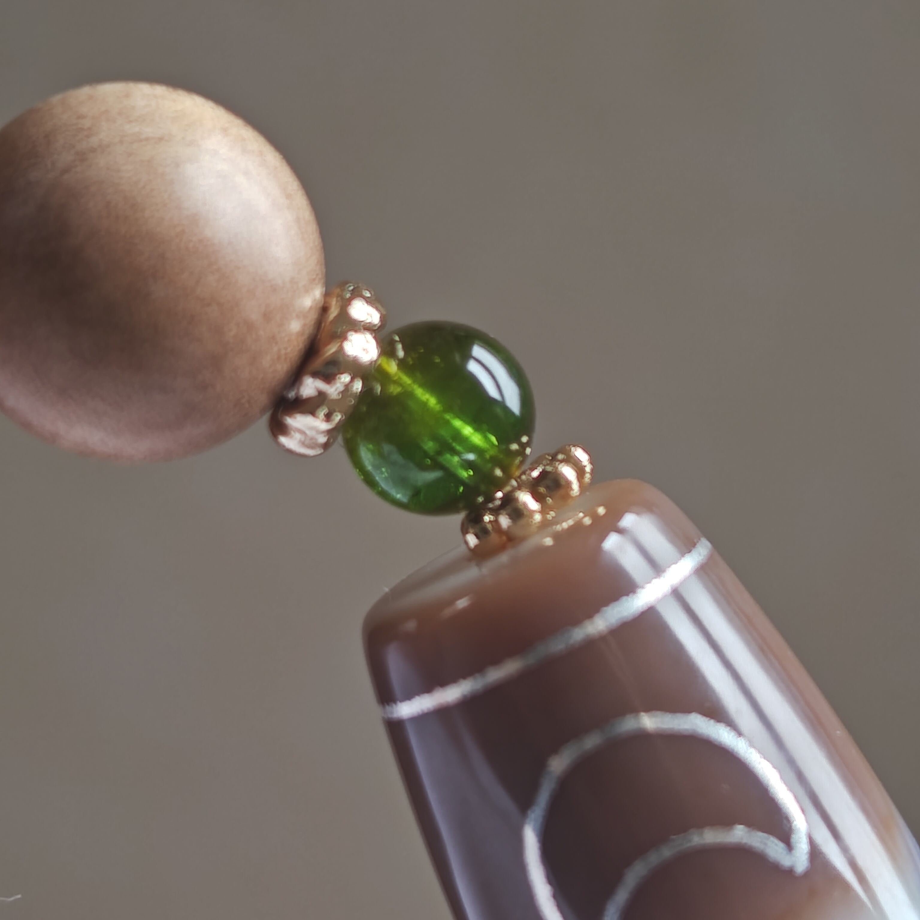 金線カフェモカハーフ天珠（水蓮花＆日月天珠）一線薬師珠、極スキャポライト、白檀 金線カフェモカハーフ天珠（水蓮＆日月天珠）一線薬師珠、極