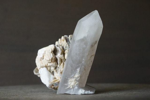 パキスタン スカルドゥ産マスコバイト/クォーツ Muscovite / Quartz 1658