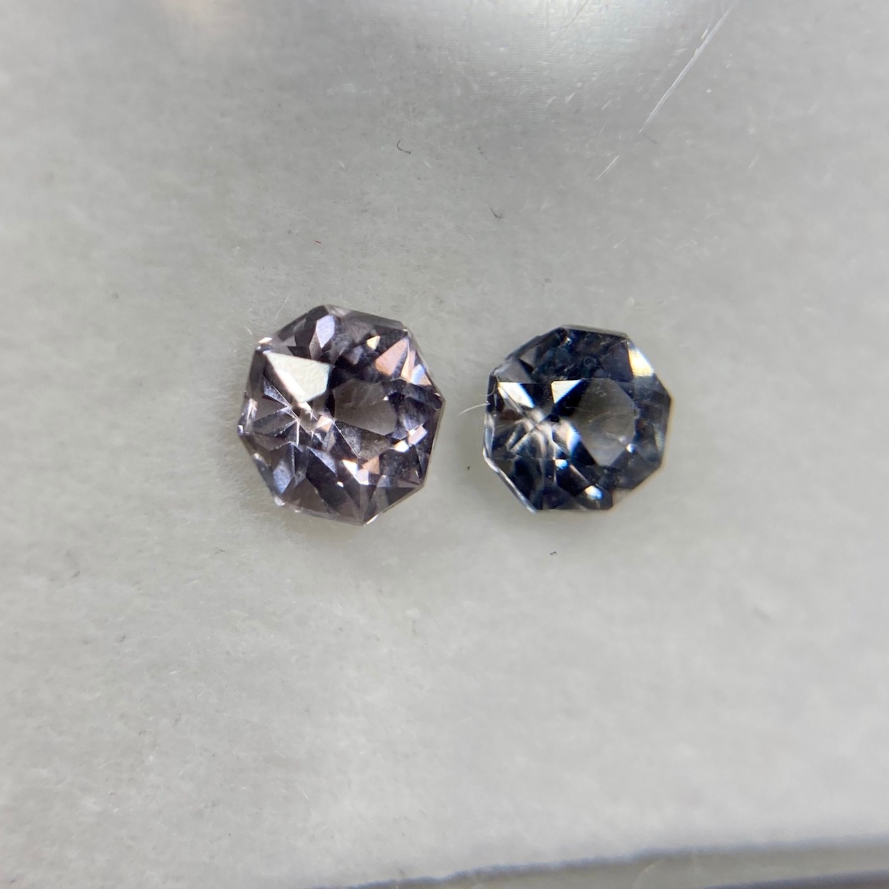 お花みたいなスピネル 約4.0mm-4.5mm 2点セット No.14