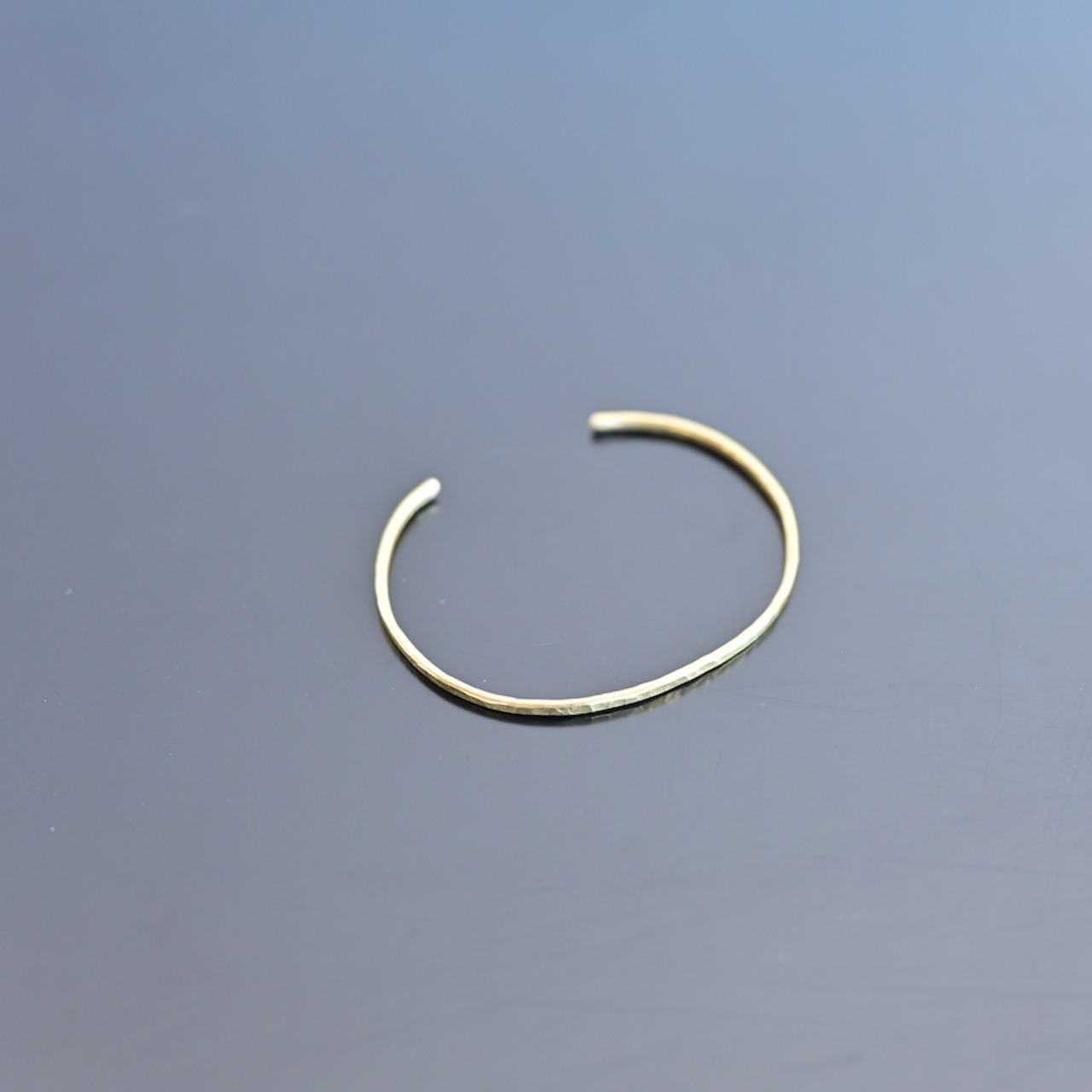 竹俣勇壱  真鍮バングル　手打極細 (1本) ［2104280000014]