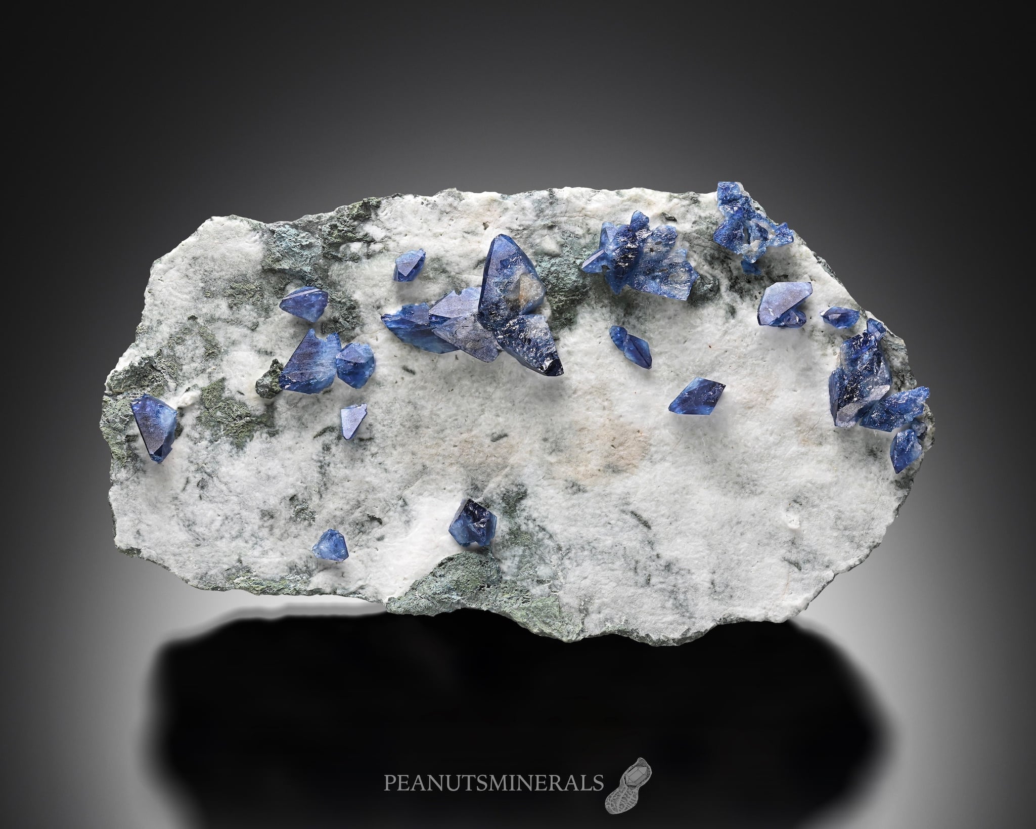 ベニトアイト【Benitoite】アメリカ産