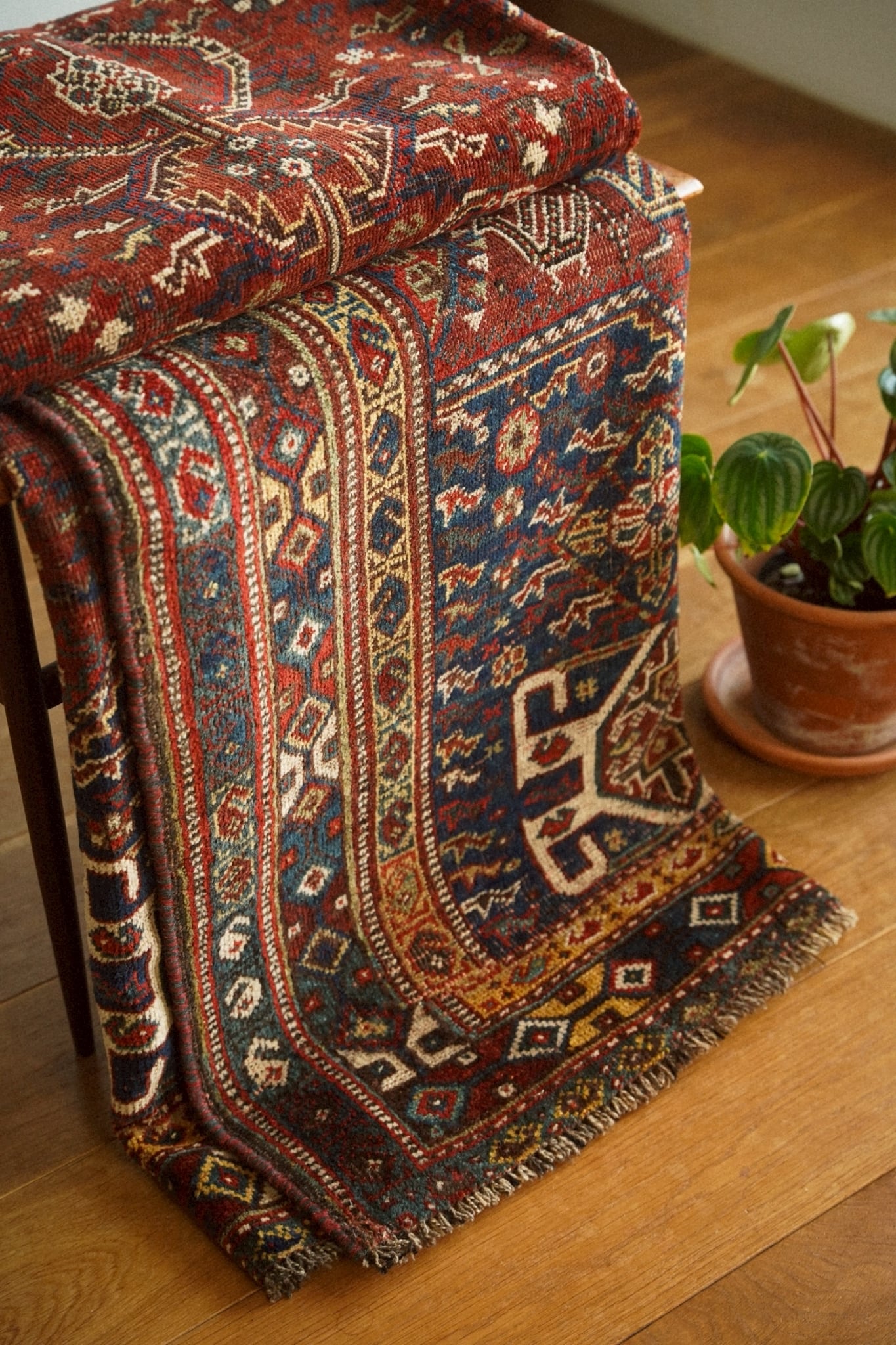 2075-Semi Antique Khamse rug | 手織りのヴィンテージラグ専門店