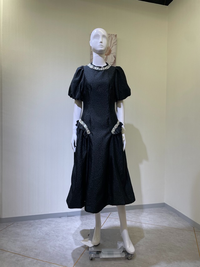【新品DRESS 4813】ワンカラー ジャガード ビジュー パフスリーブ Aライン ミモレ丈 フレア ミディアムドレス ミディドレス ブラック インポートドレス 海外ドレス【DREAM】