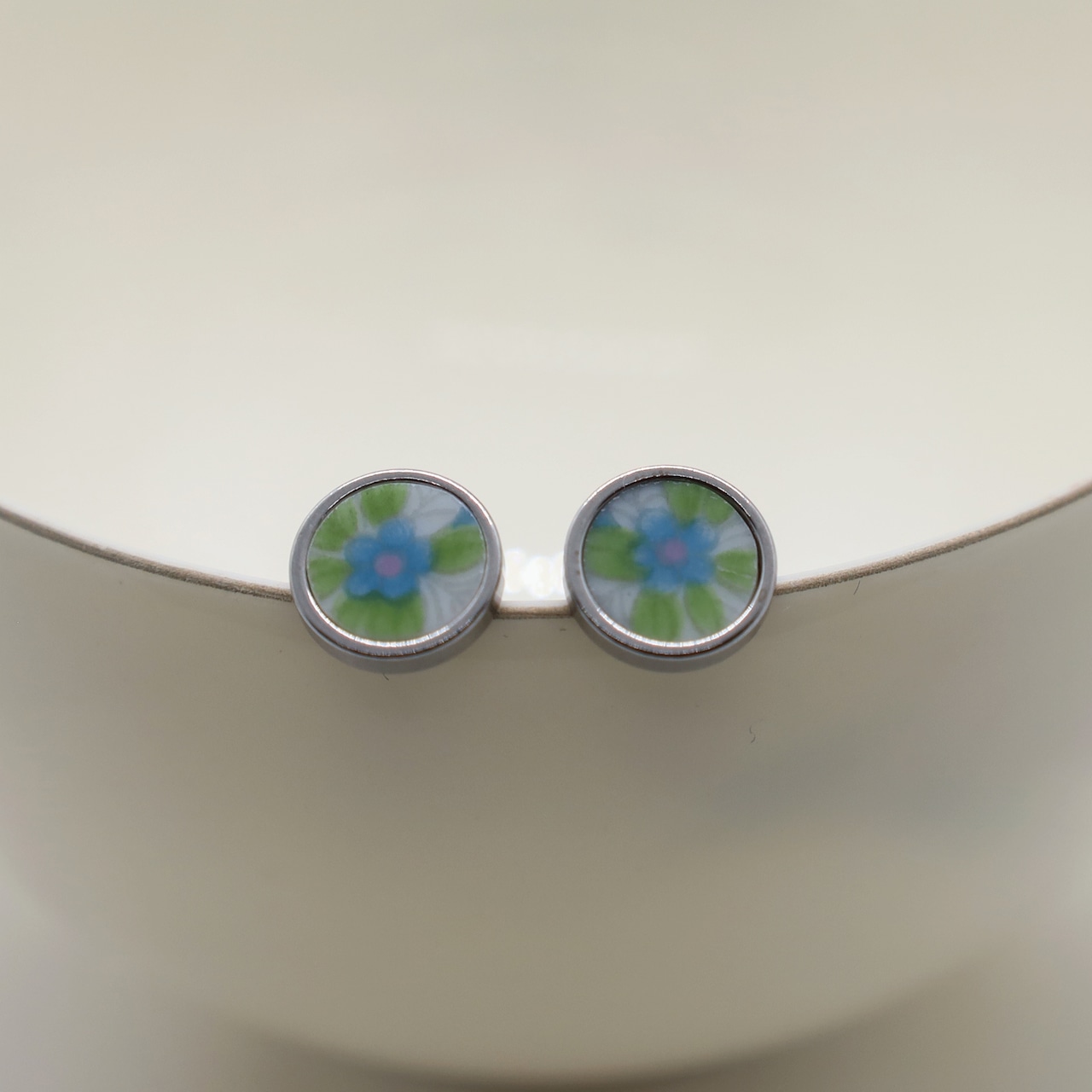 Stud earrings17