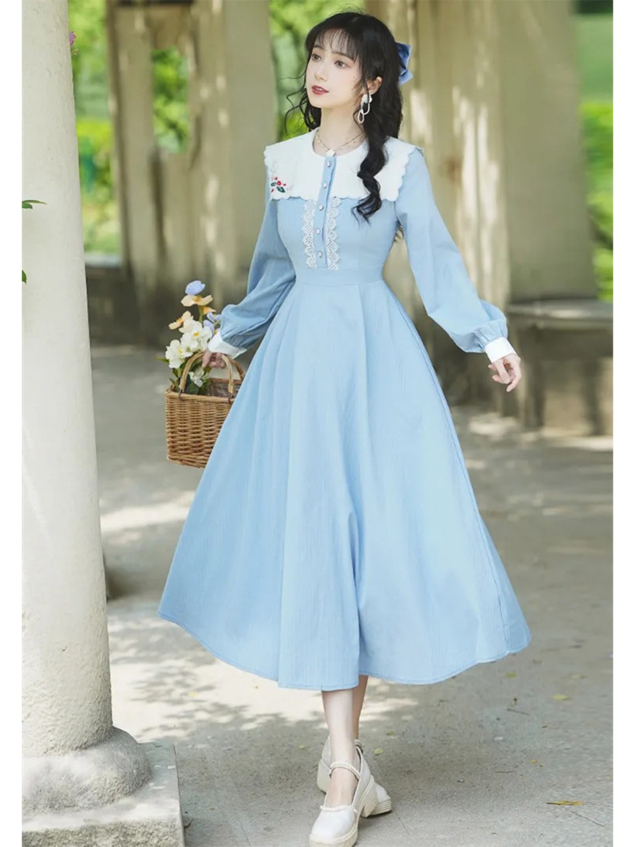 【0127】Square Collar Embroidery Long Sleeve Dress