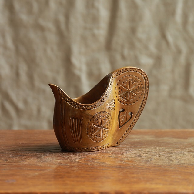 プリミティブな、木のコップ 2