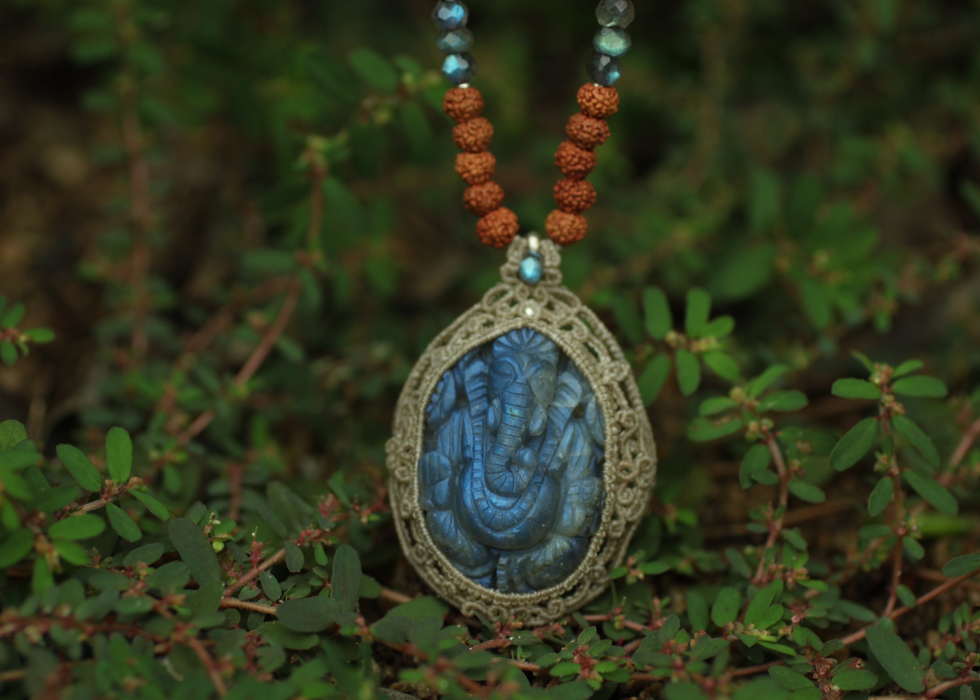 ラブラドライト ガネーシャ × 108粒 菩提樹の実 ネックレス