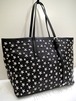 2017美品★JIMMY CHOO ジミーチュウ SASHA M A4対応男女可 ☆スタッズ レザー トート バッグ 黒銀★ 定番☆スタッズが可愛らしい万能モデル