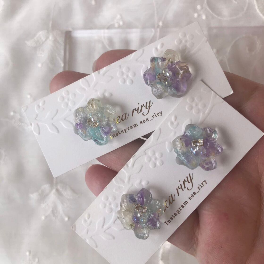 no.851 ドライフラワーの一粒ビジューピアス フラワー 氷 つやつや  