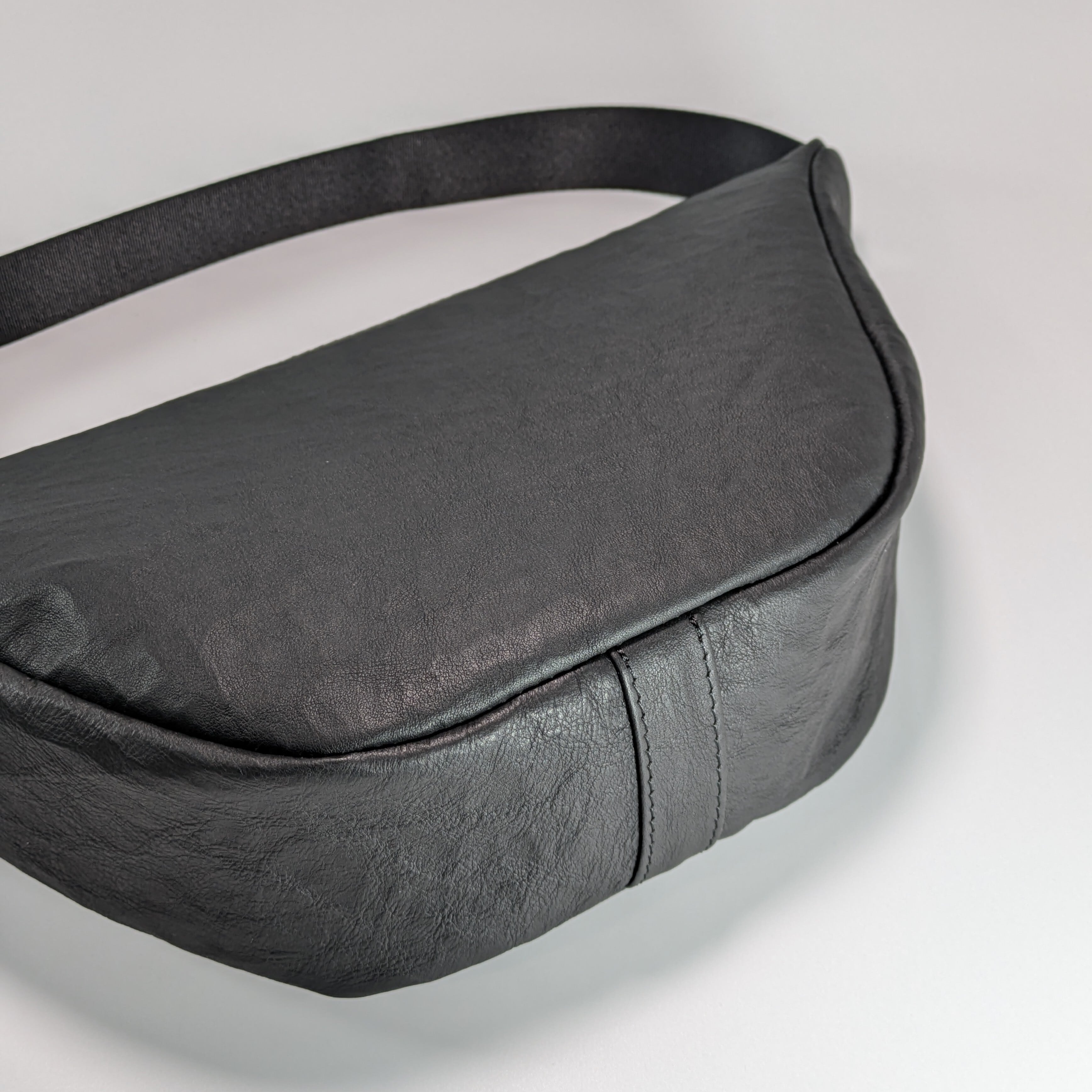 ミニショルダー ダイニーマレザー black | keel