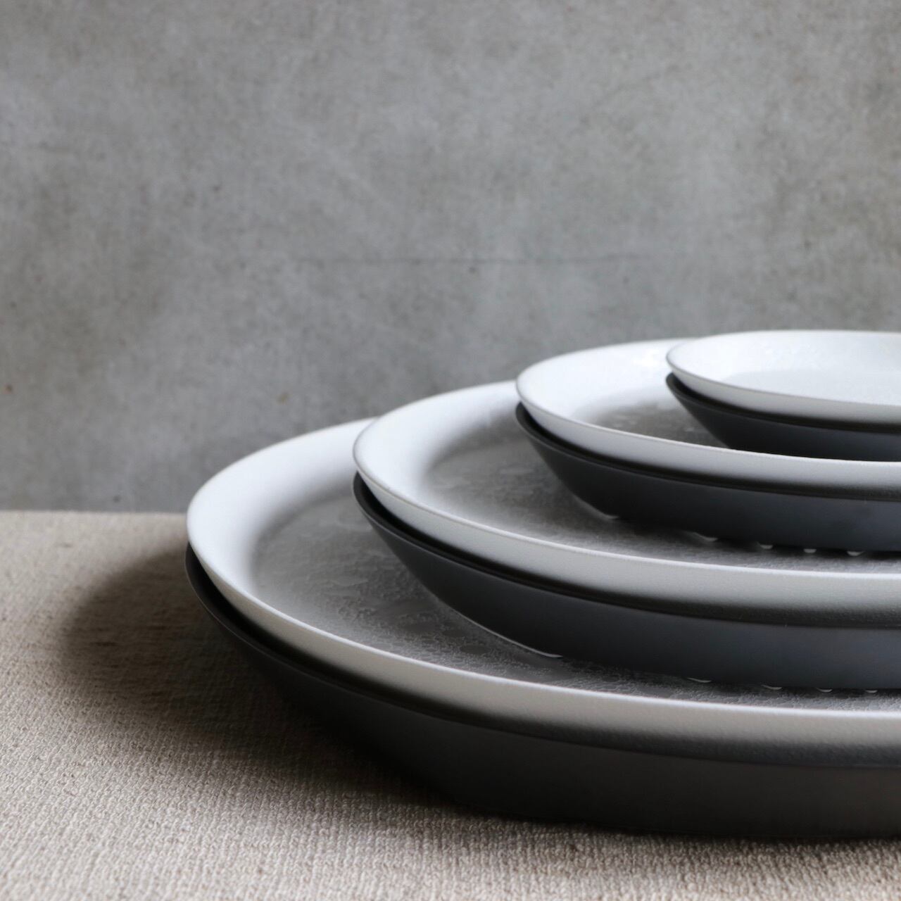 黒泡 30cmプレート Black foam 30cm plate | 吉右エ門製陶所 kichiemon