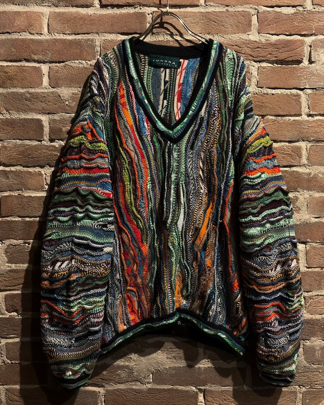 【Caka act3】“TUNDRA“ Multi Color Vintage V Neck 3D Knit