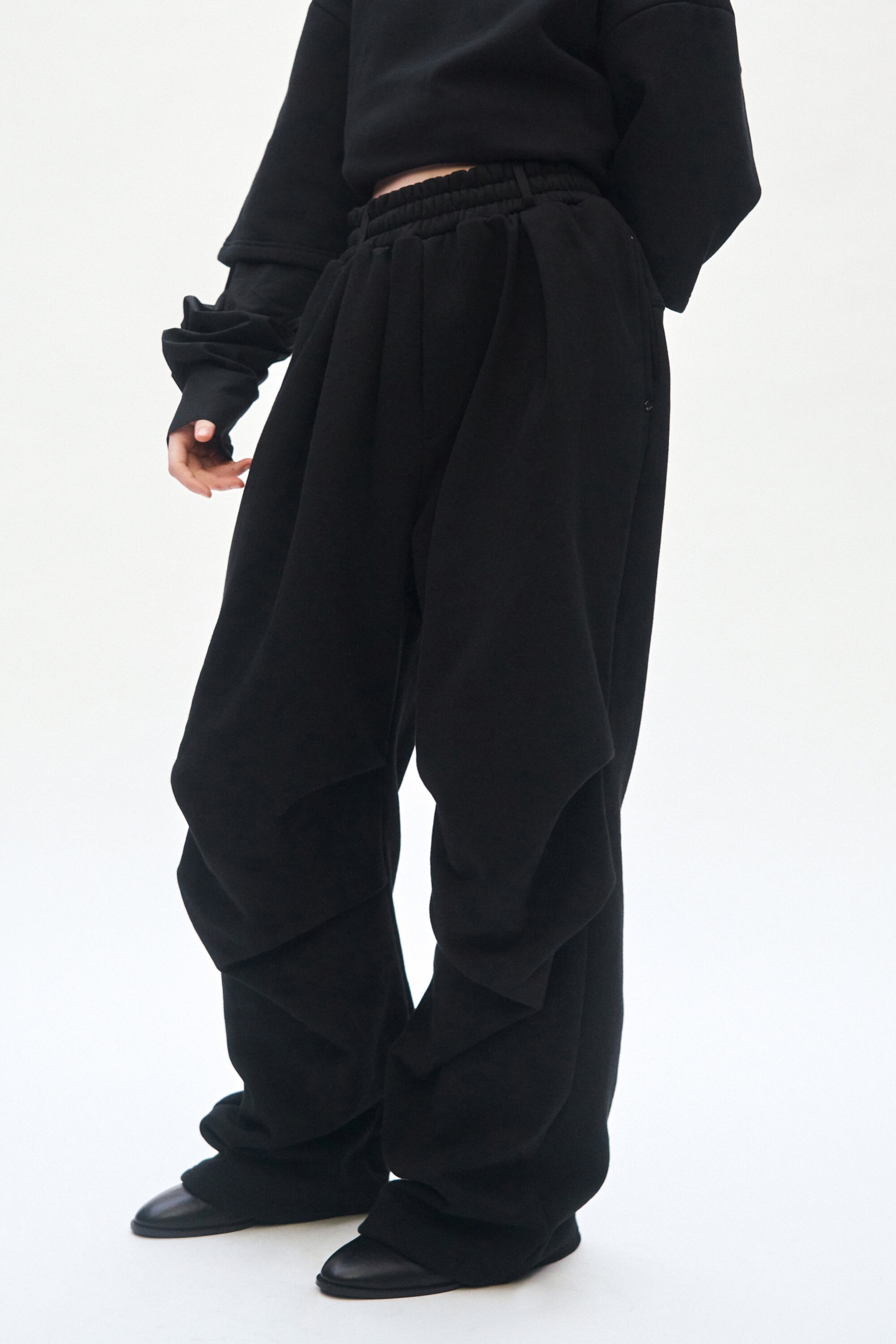 [TREEMINGBIRD] Rivet Sweat Set-up Pants [ Black ] 正規品 韓国ブランド 韓国通販 韓国代行  韓国ファッション TRMNGBD tmb TREEMING BIRD | BONZ (韓国ブランド 代行) powered by BASE