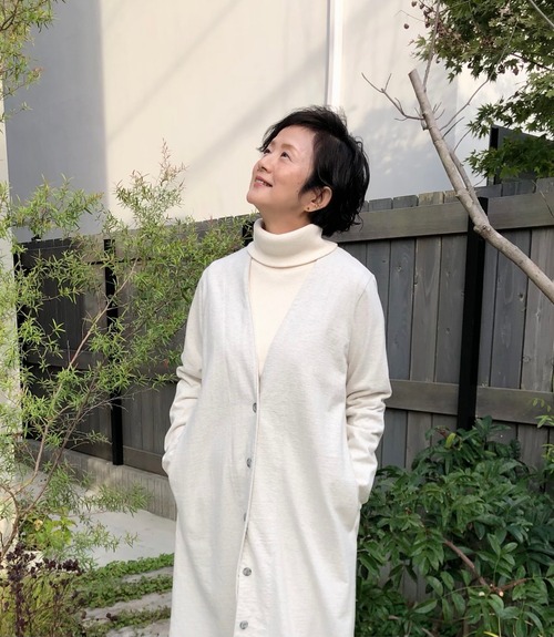 吊り編み　片畦編みタートルネックプールオーバー