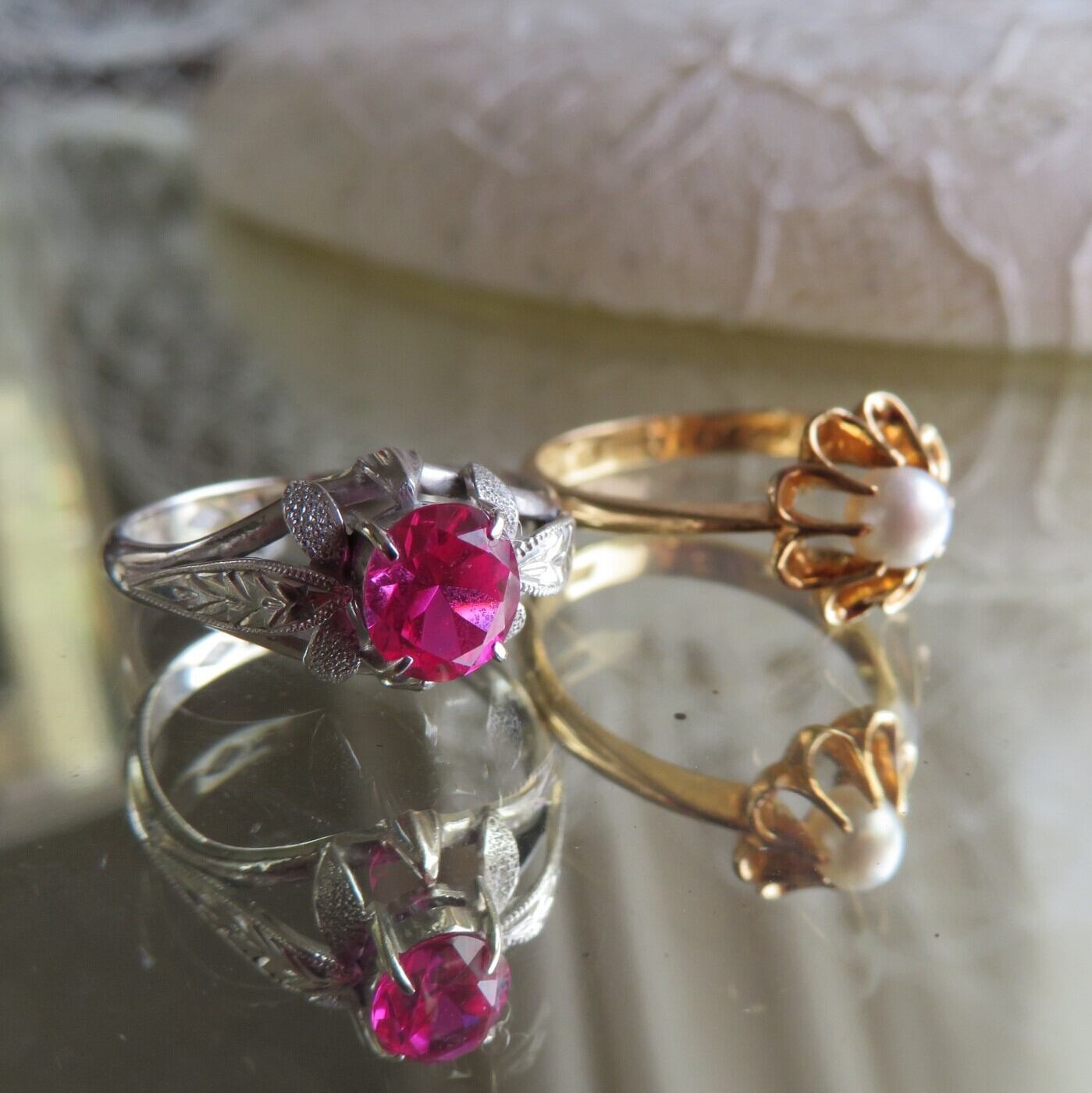 ヴィンテージ K14WG和彫りに合成ルビーのリング