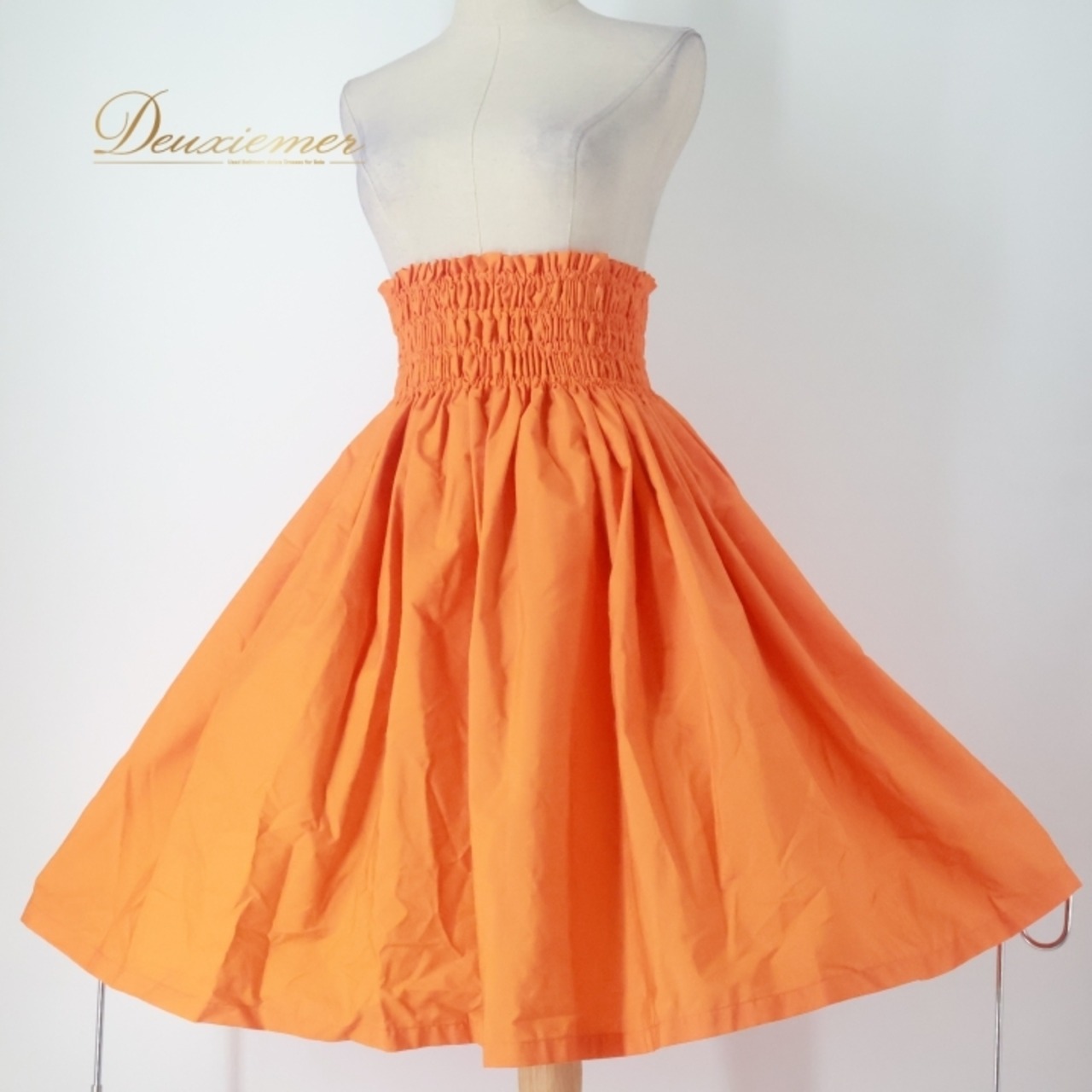 フラダンス 衣装 パウスカート オレンジ系 橙 無地 シンプル ハワイアン アロハ フラ ダンス レッスン 練習 シングル スカート 練習着 かわいい おしゃれ 上品 華やか 鮮やか フレア ふんわり 軽やか かわいらしい おしゃれ着