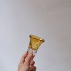 琥珀色のガラスのおちょこ