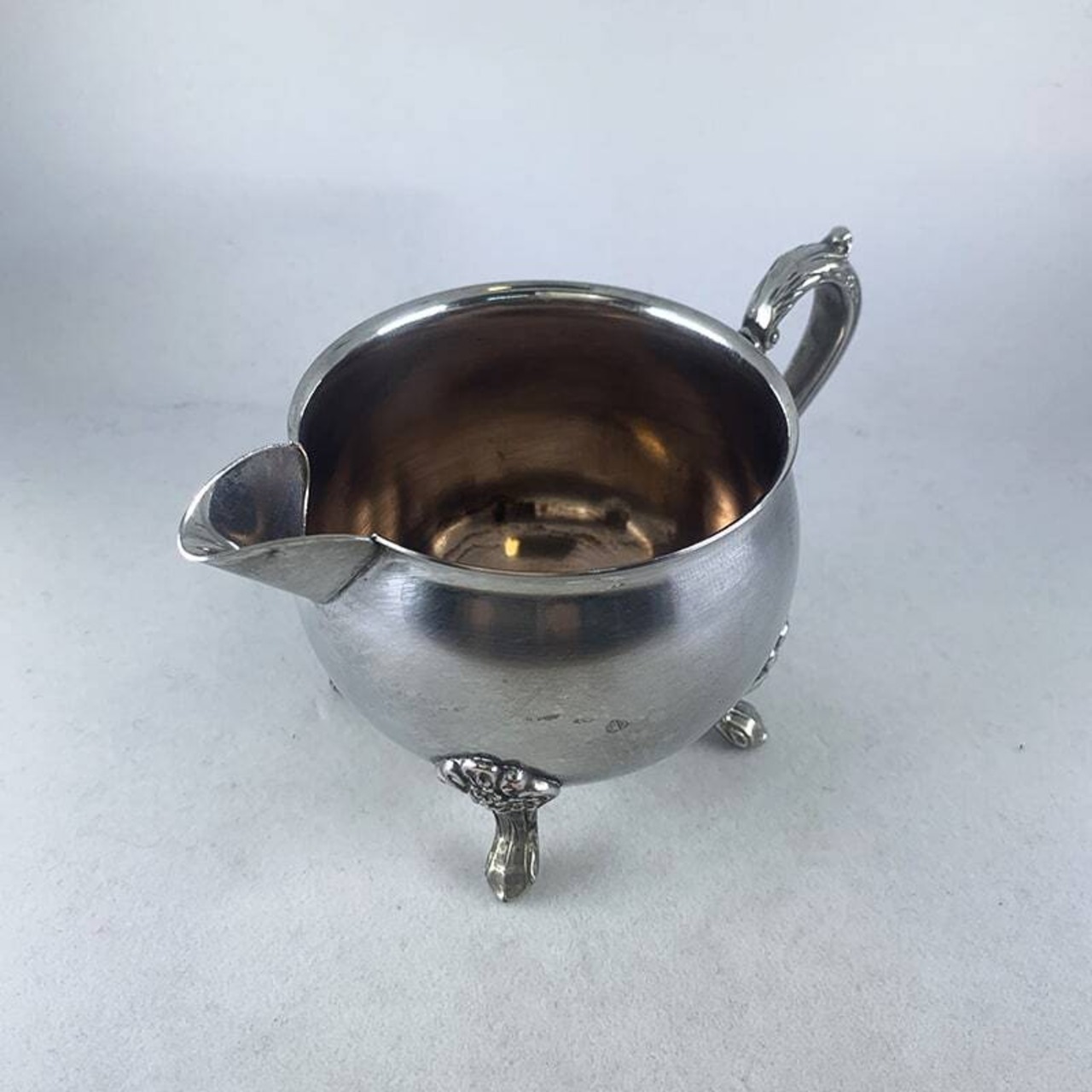 ミルクピッチャー　猫脚のミルクポット