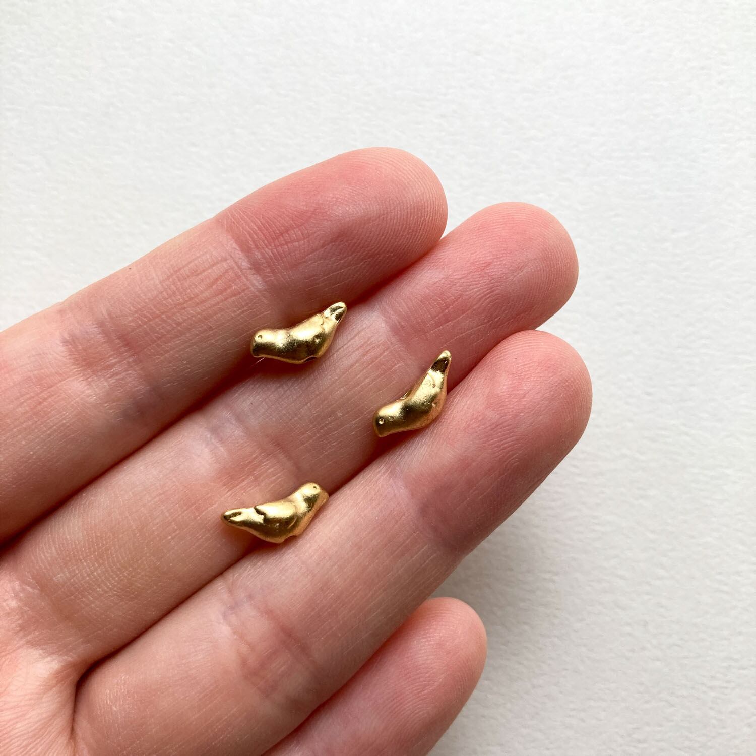 〈再入荷〉小鳥のゴールドメタルビーズ